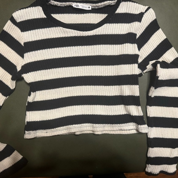 Zara Tops - Zara striped long sleeve crop top, size M